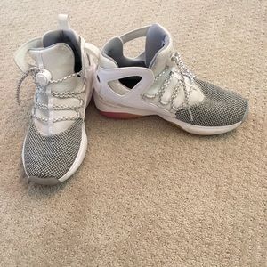 Nike Air Flight Huarache Boys size 5.5 youth